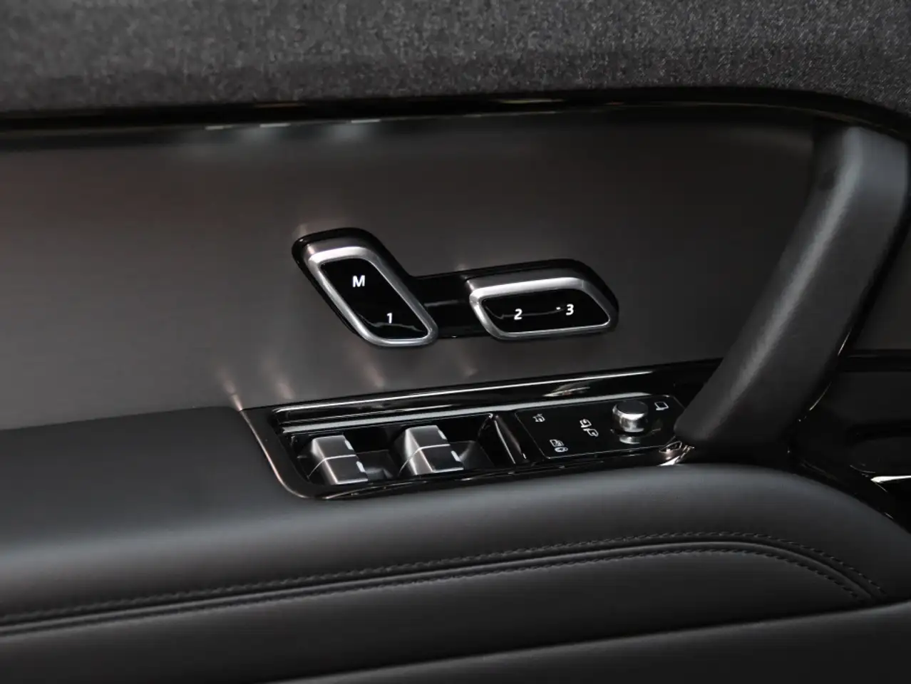 Land Rover Range Rover Sport снимка Land Rover Range Rover Sport