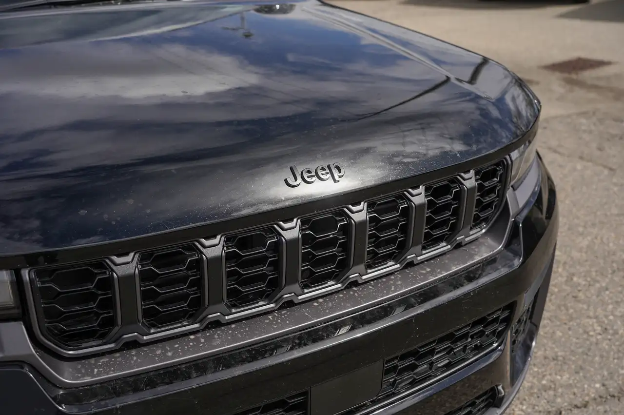 Jeep Grand Cherokee снимка Jeep Grand Cherokee