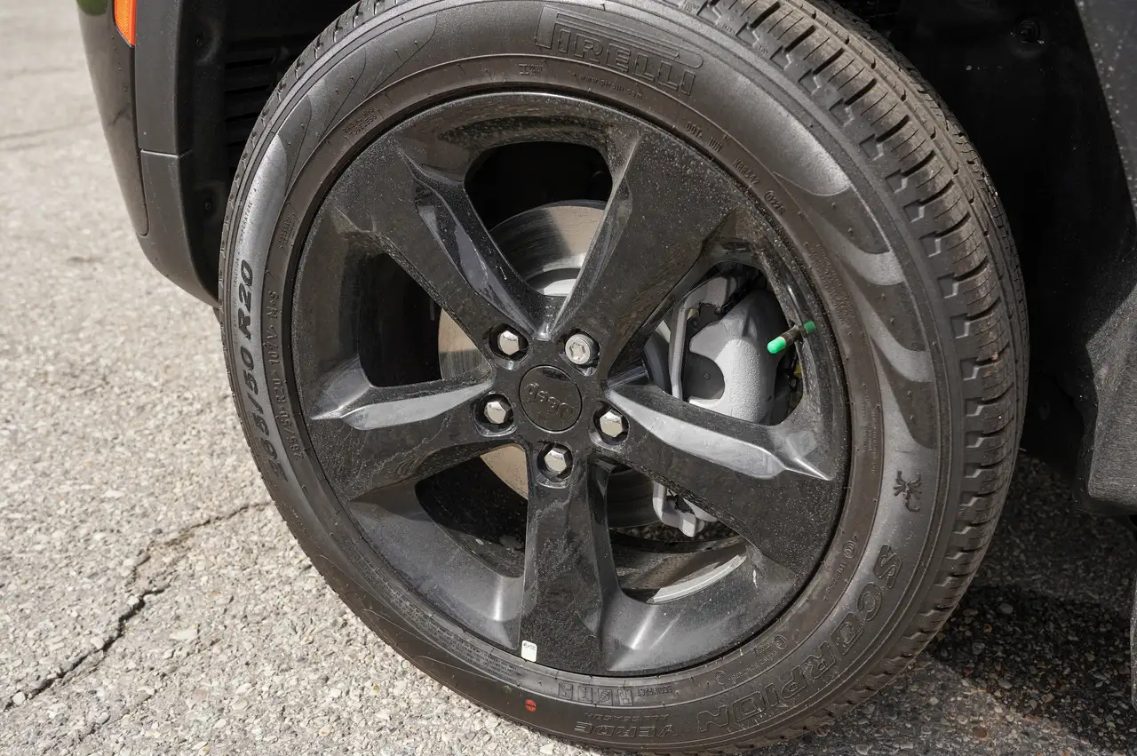Jeep Grand Cherokee снимка Jeep Grand Cherokee