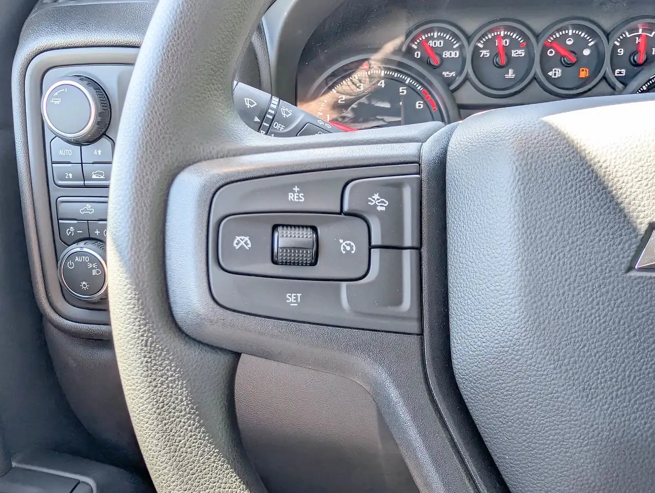 Chevrolet Silverado 1500 снимка Chevrolet Silverado 1500