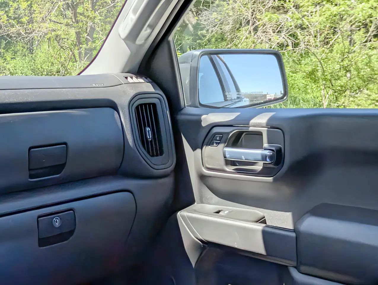 Chevrolet Silverado 1500 снимка Chevrolet Silverado 1500