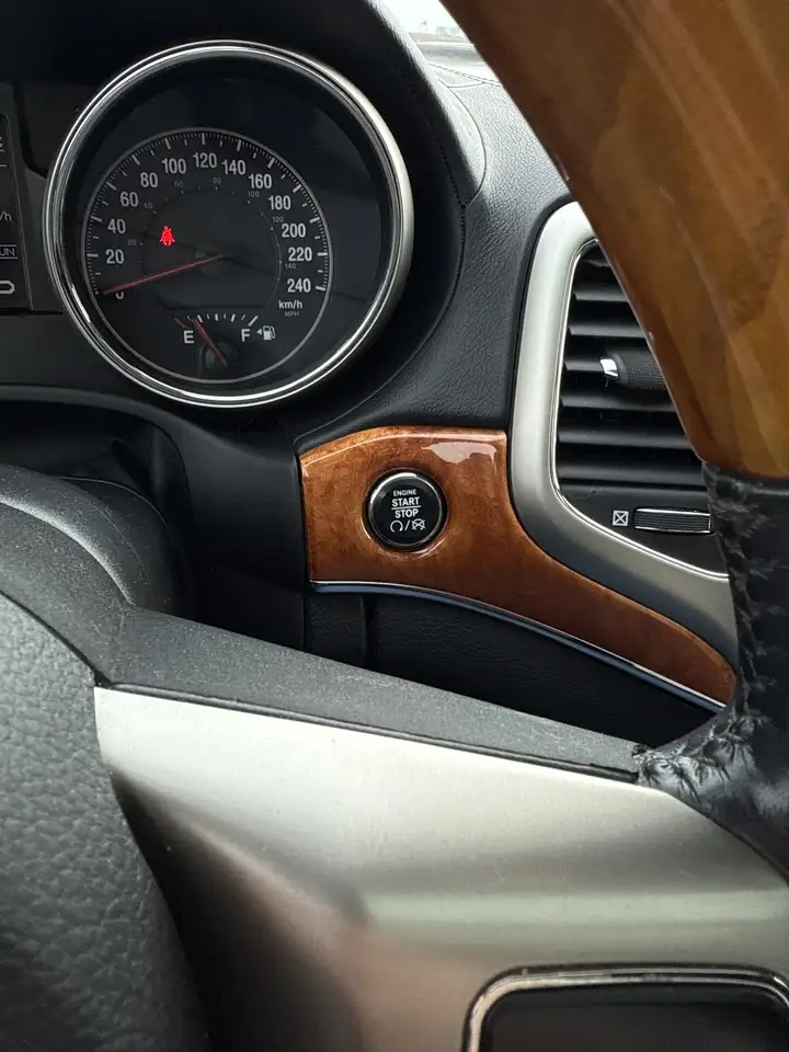 Jeep Grand Cherokee снимка Jeep Grand Cherokee