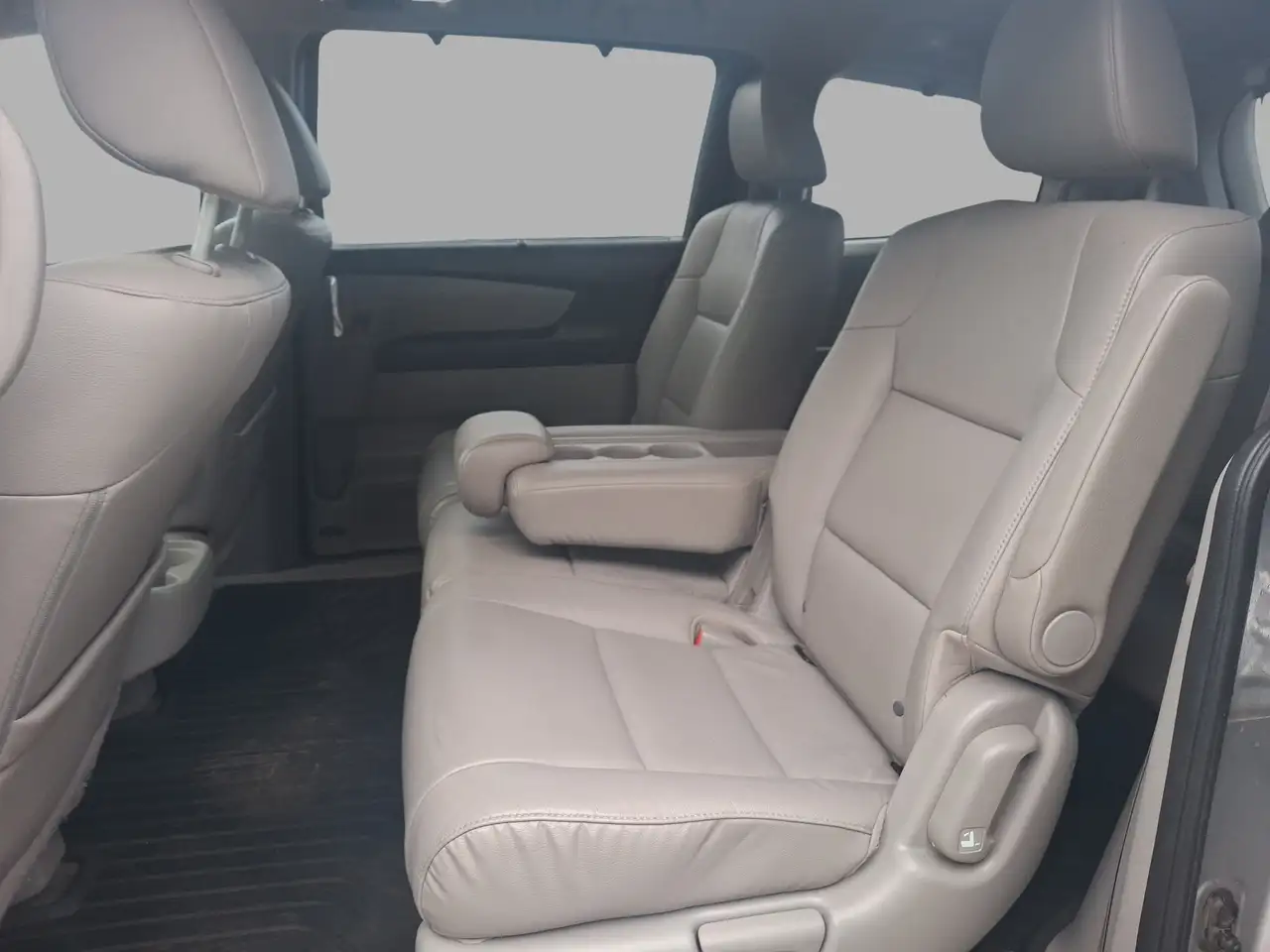 Honda Odyssey снимка Honda Odyssey