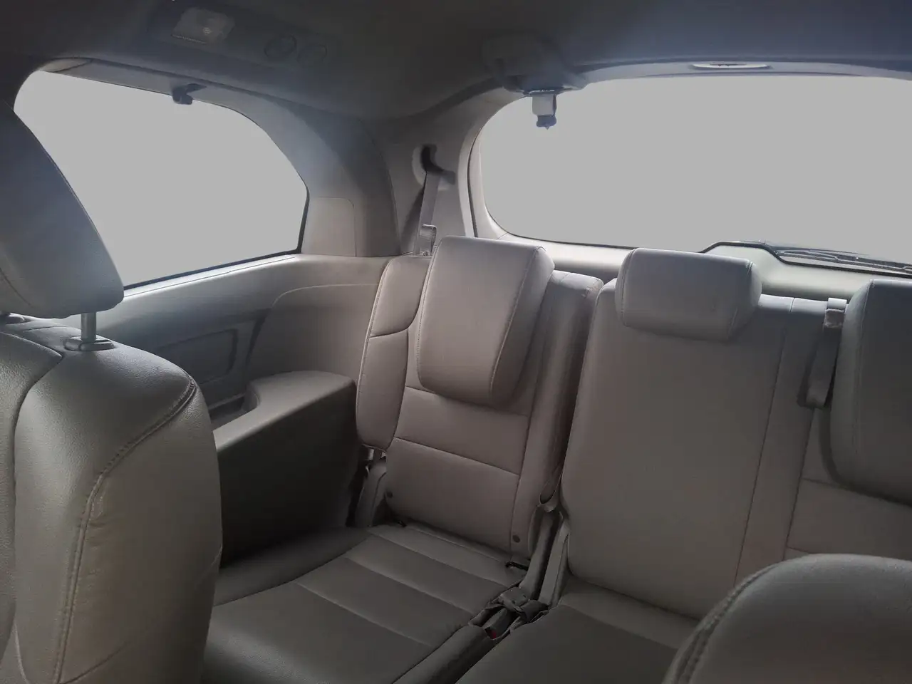 Honda Odyssey снимка Honda Odyssey