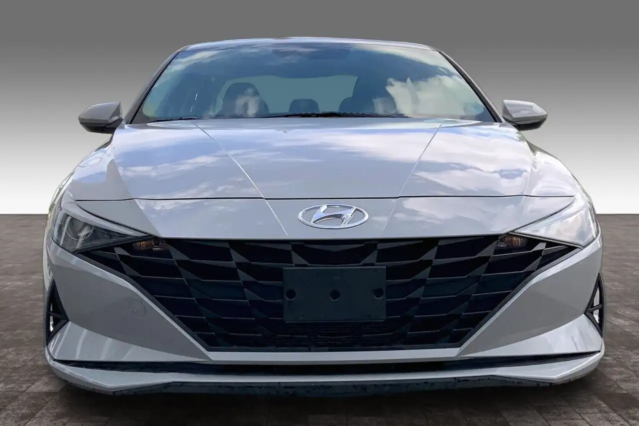 Hyundai ELANTRA photo Hyundai ELANTRA