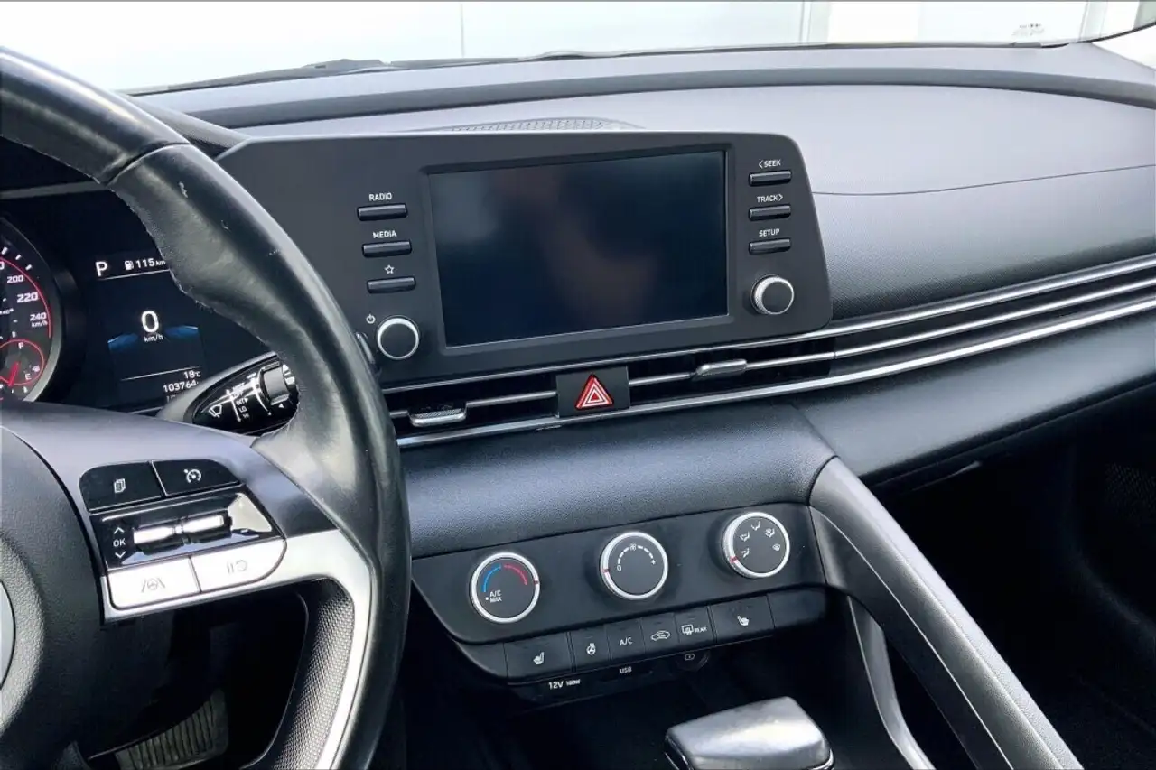 Hyundai ELANTRA photo Hyundai ELANTRA