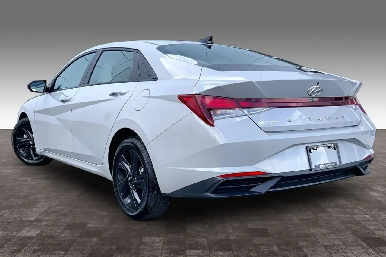 Hyundai ELANTRA photo Hyundai ELANTRA