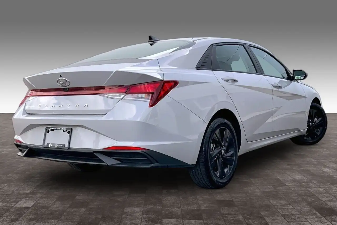 Hyundai ELANTRA photo Hyundai ELANTRA