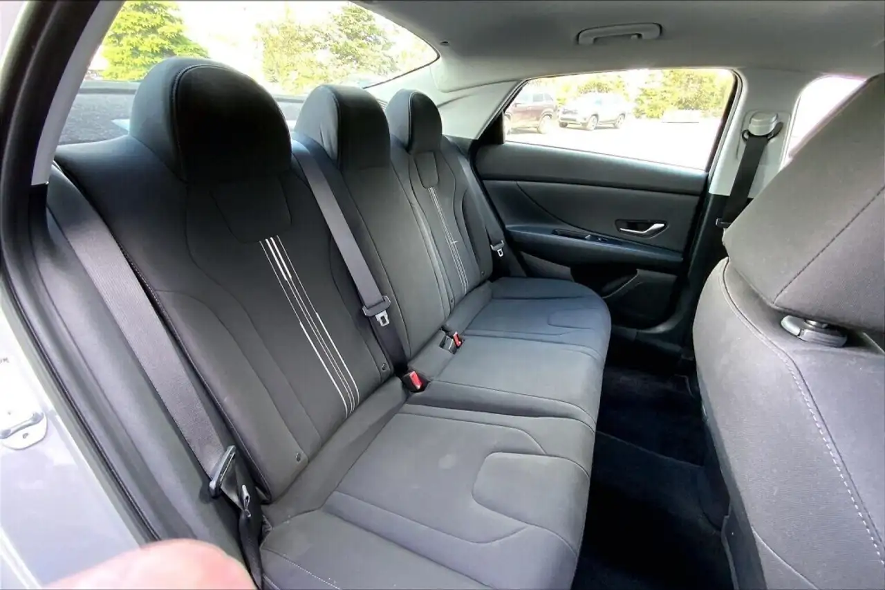 Hyundai ELANTRA photo Hyundai ELANTRA