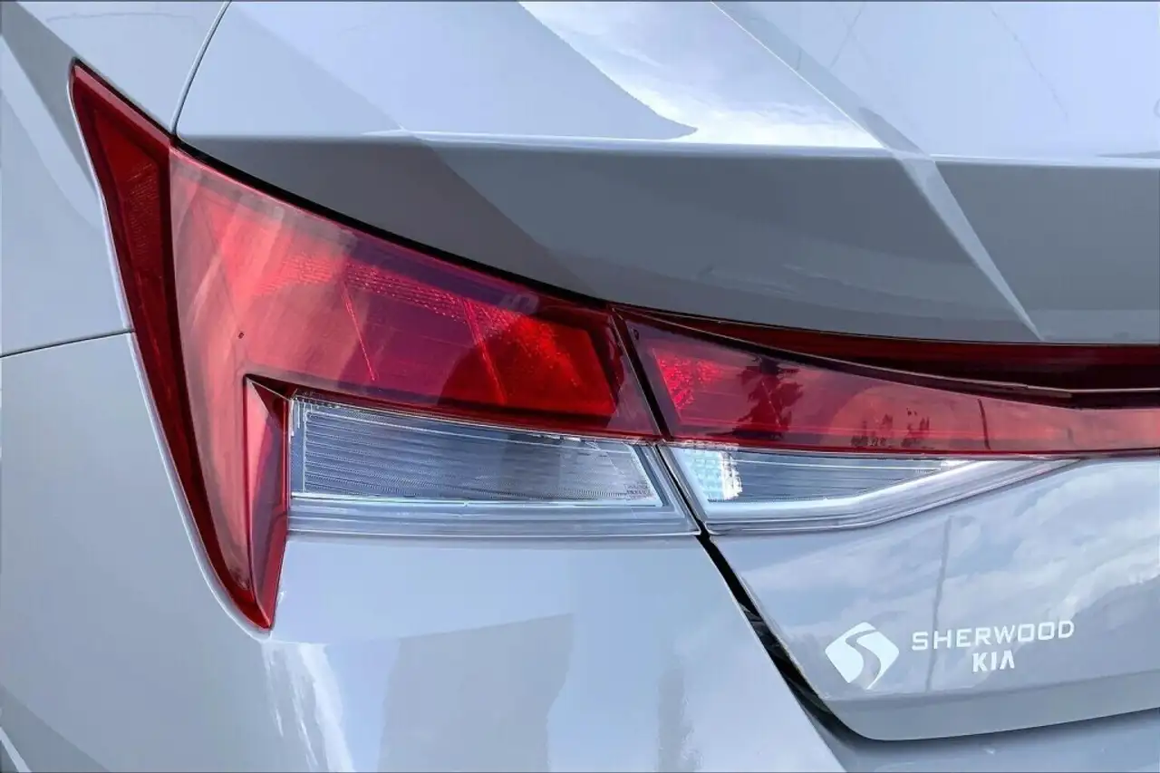 Hyundai ELANTRA photo Hyundai ELANTRA
