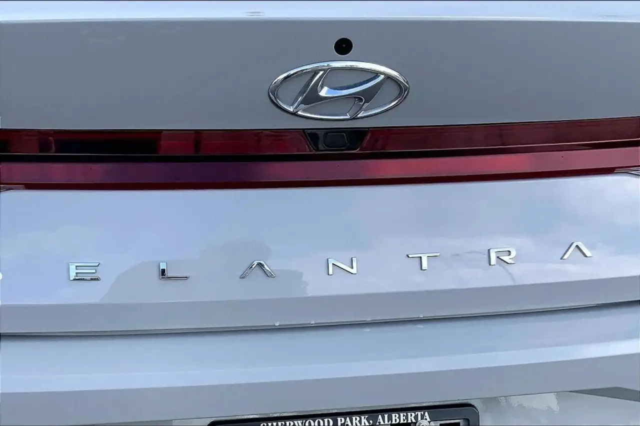 Hyundai ELANTRA photo Hyundai ELANTRA