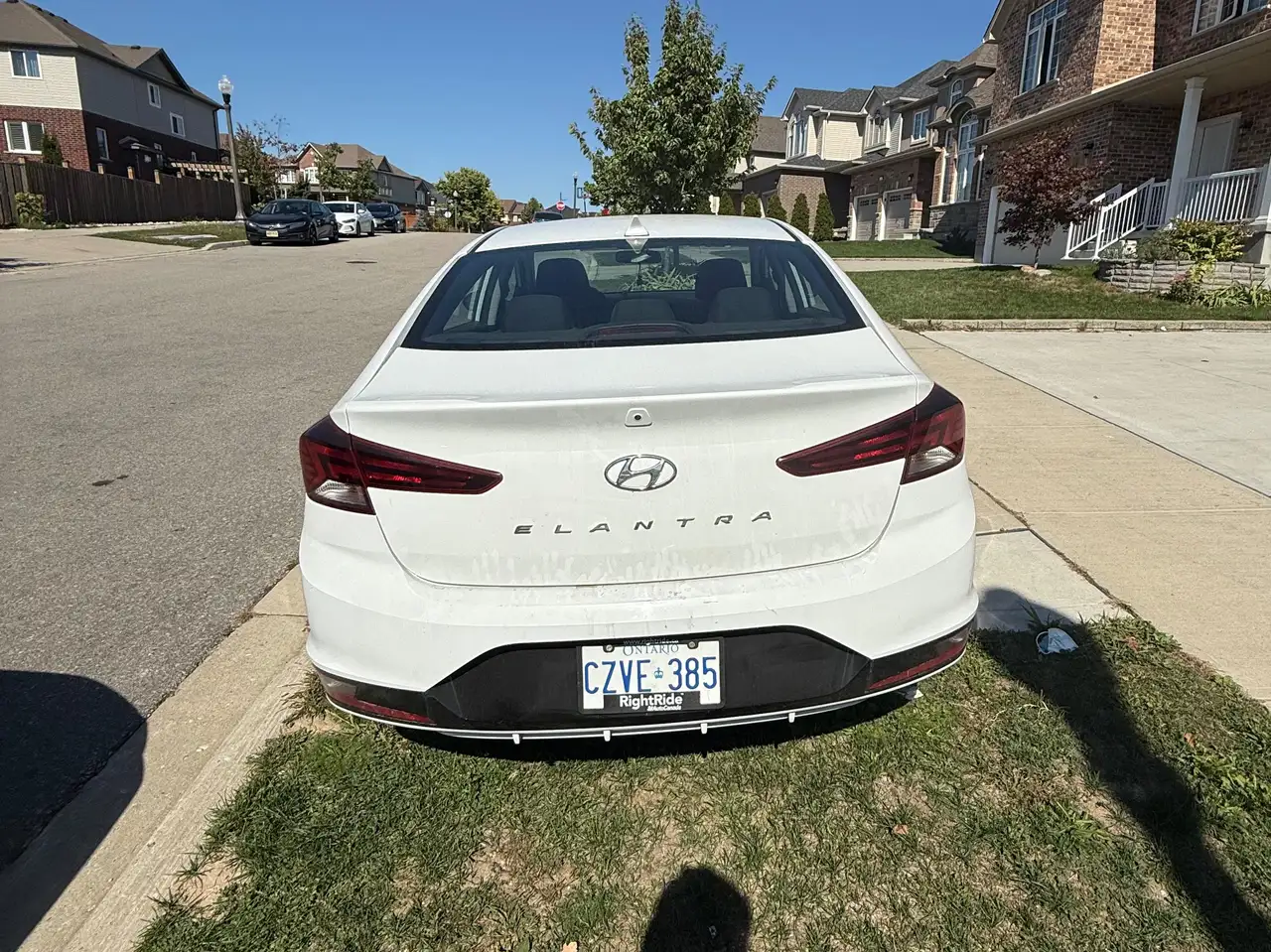 Hyundai ELANTRA fotografie Hyundai ELANTRA