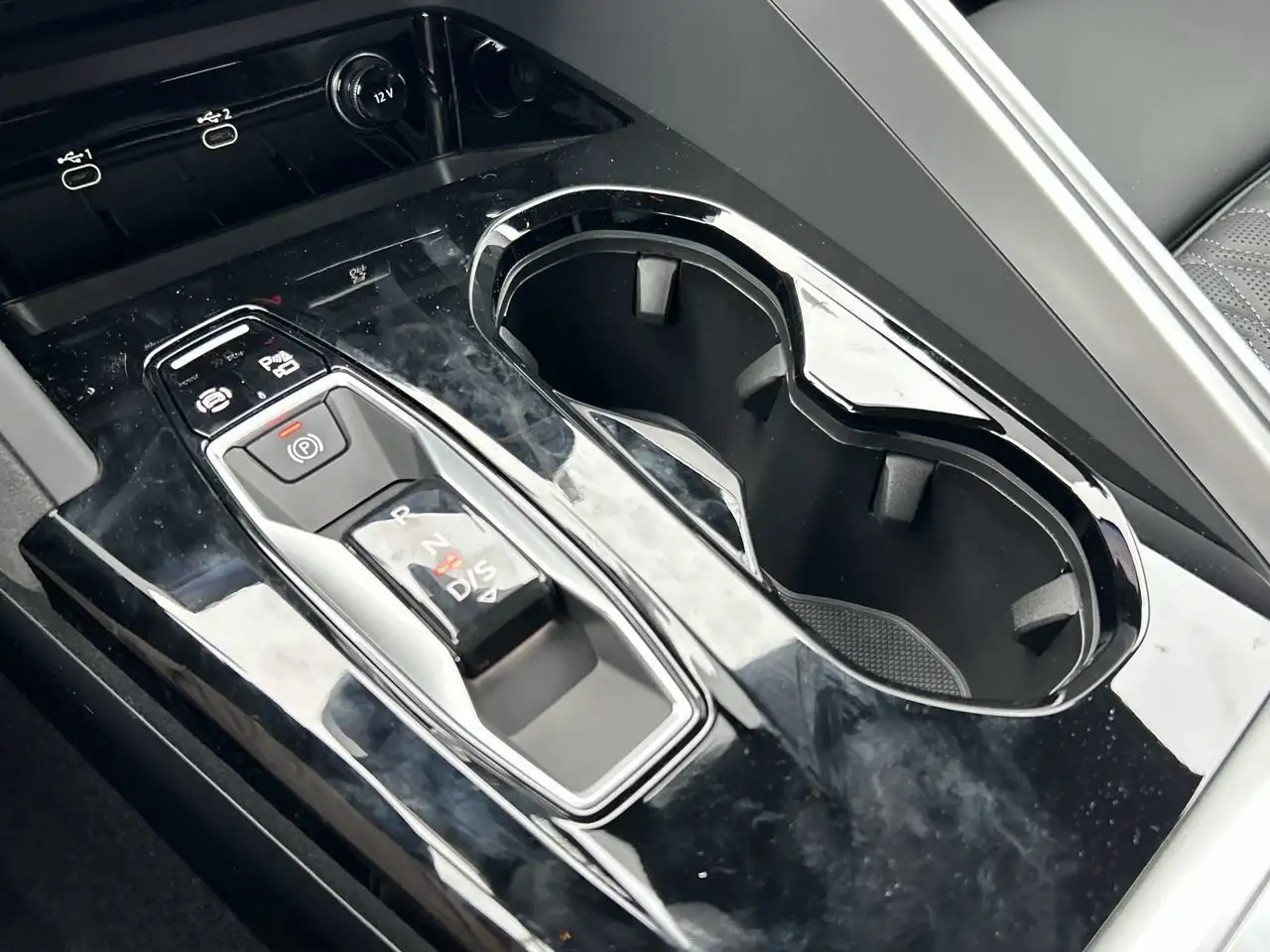 Audi SQ5 снимка Audi SQ5