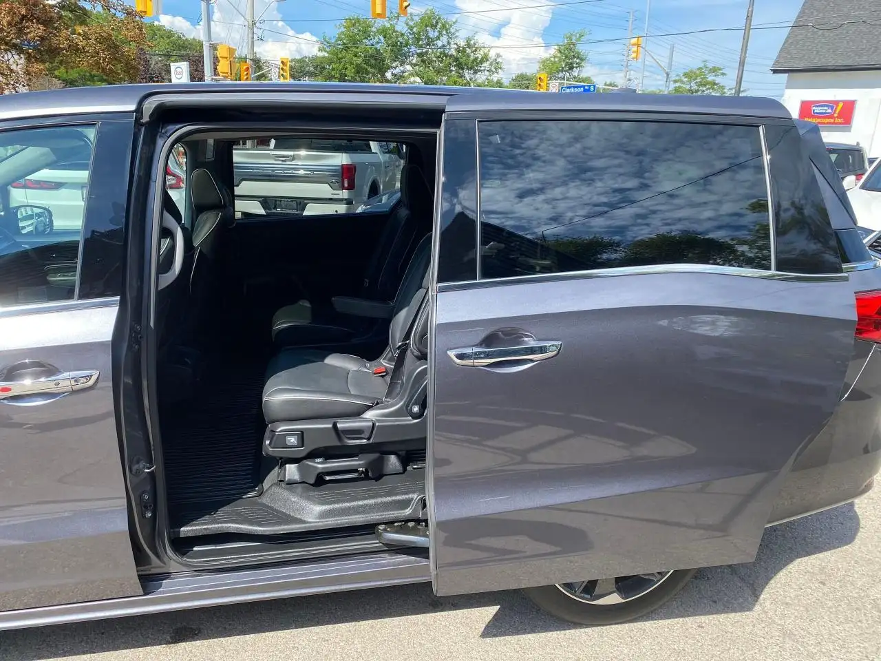 Honda Odyssey снимка Honda Odyssey
