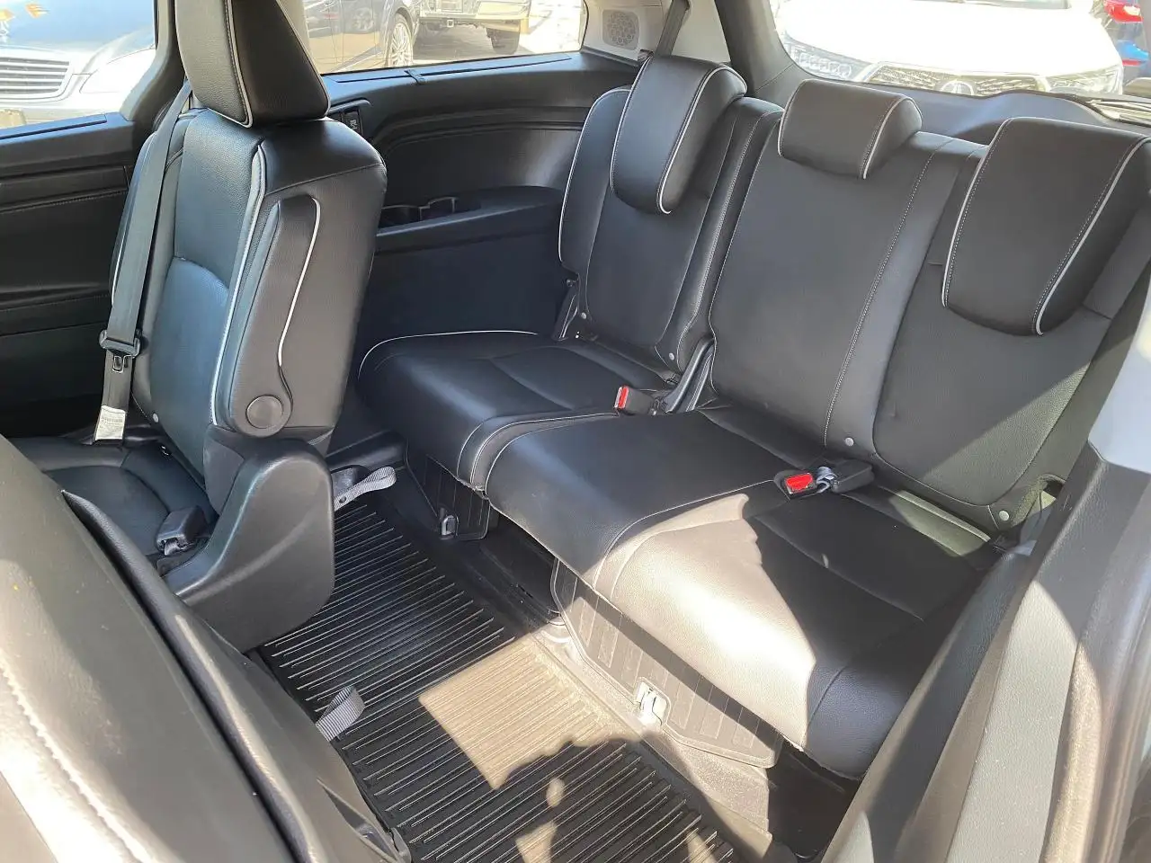 Honda Odyssey снимка Honda Odyssey