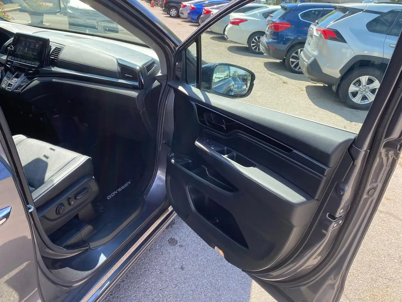 Honda Odyssey снимка Honda Odyssey