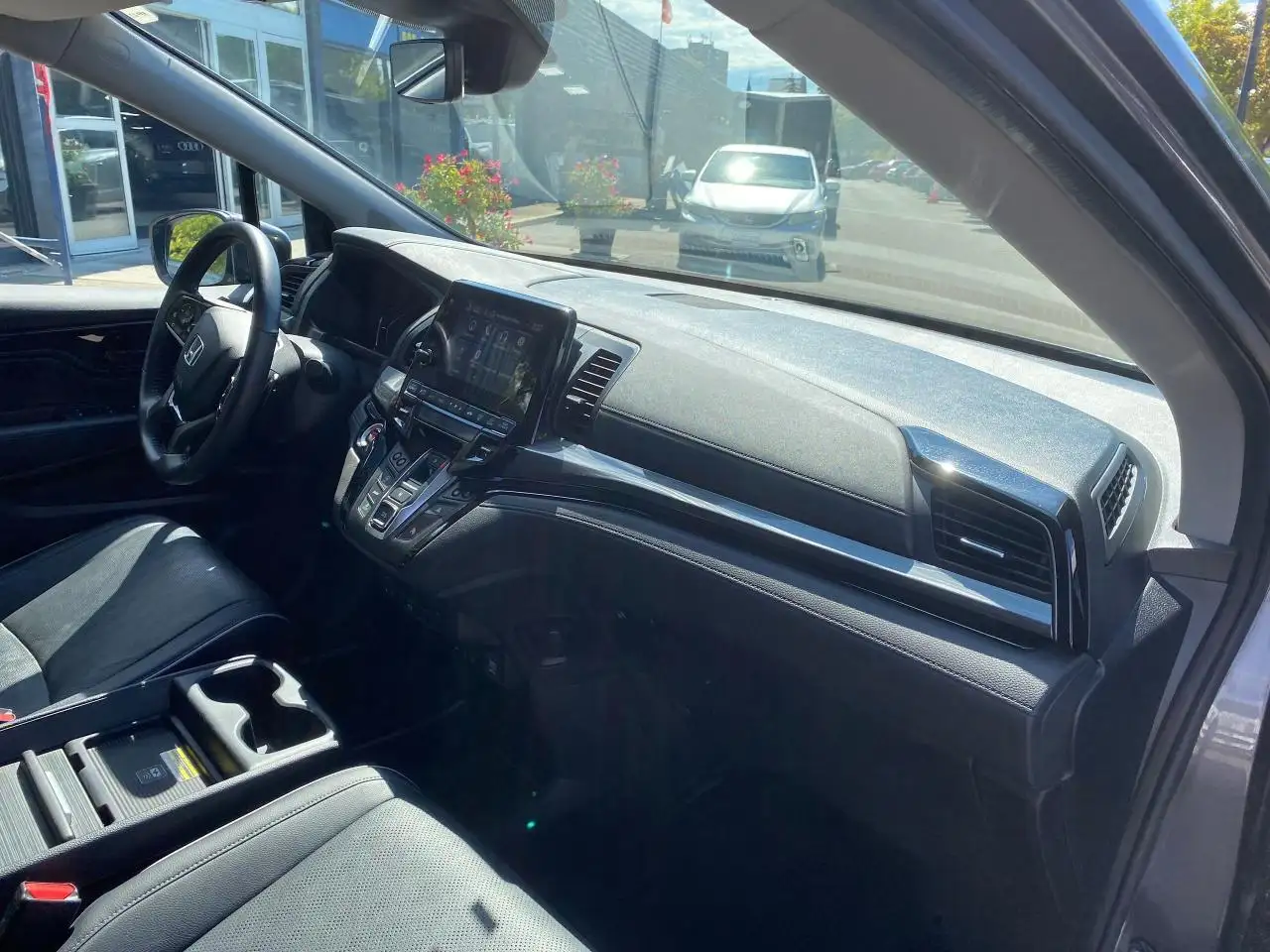 Honda Odyssey снимка Honda Odyssey