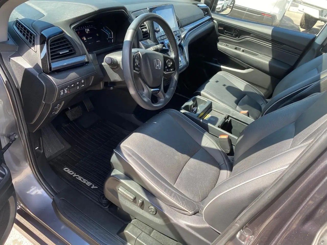 Honda Odyssey снимка Honda Odyssey