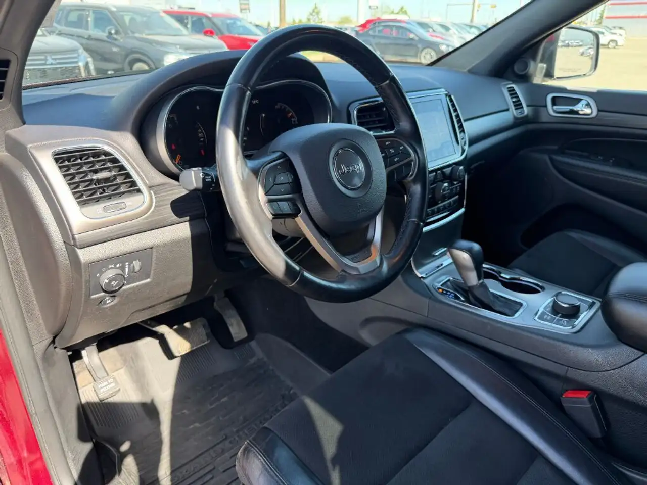 Jeep Grand Cherokee снимка Jeep Grand Cherokee