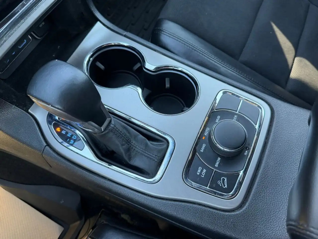 Jeep Grand Cherokee снимка Jeep Grand Cherokee