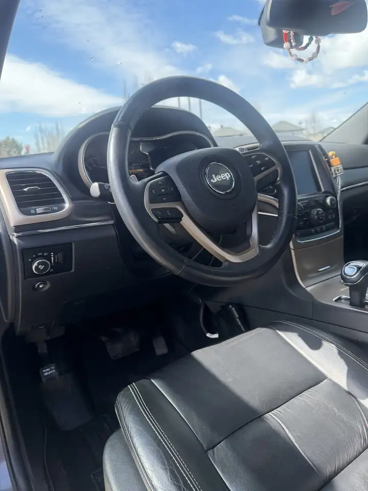 Jeep Grand Cherokee снимка Jeep Grand Cherokee