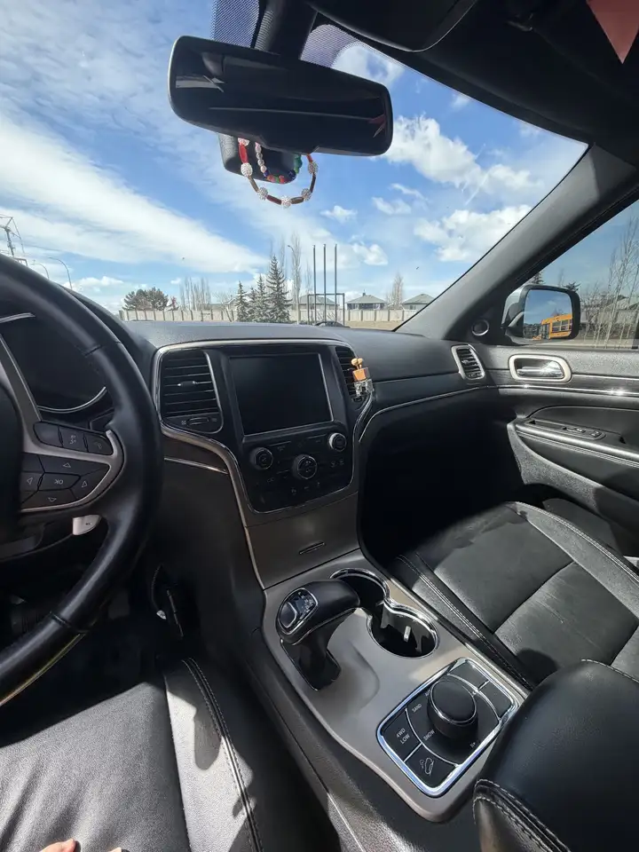 Jeep Grand Cherokee снимка Jeep Grand Cherokee