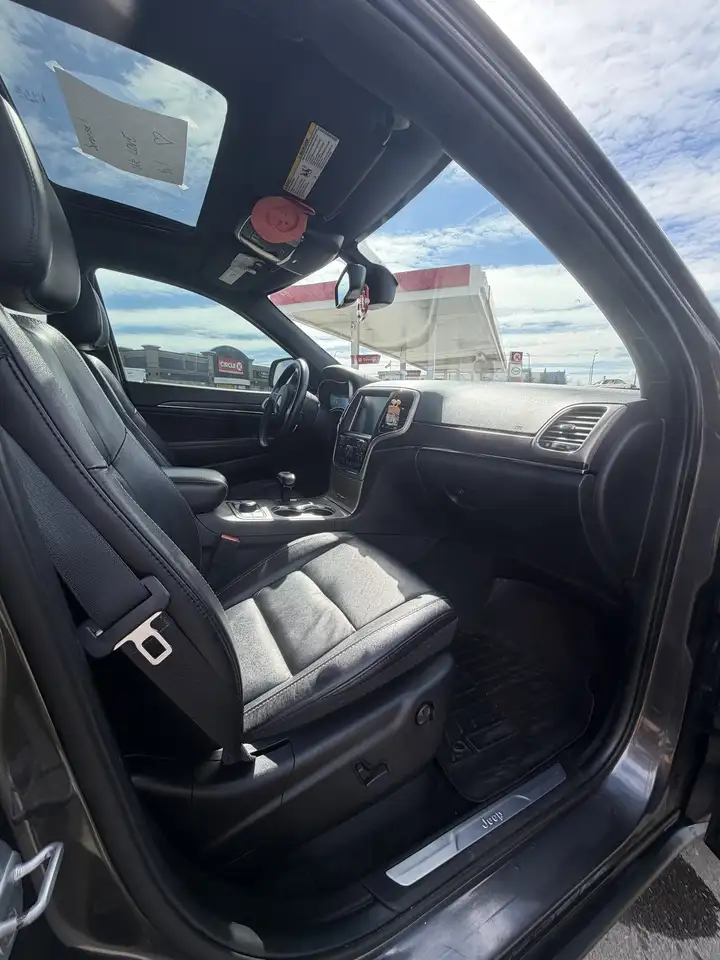 Jeep Grand Cherokee снимка Jeep Grand Cherokee