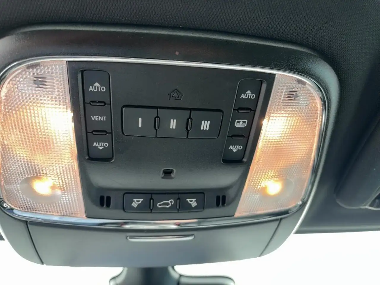 Jeep Grand Cherokee photo Jeep Grand Cherokee