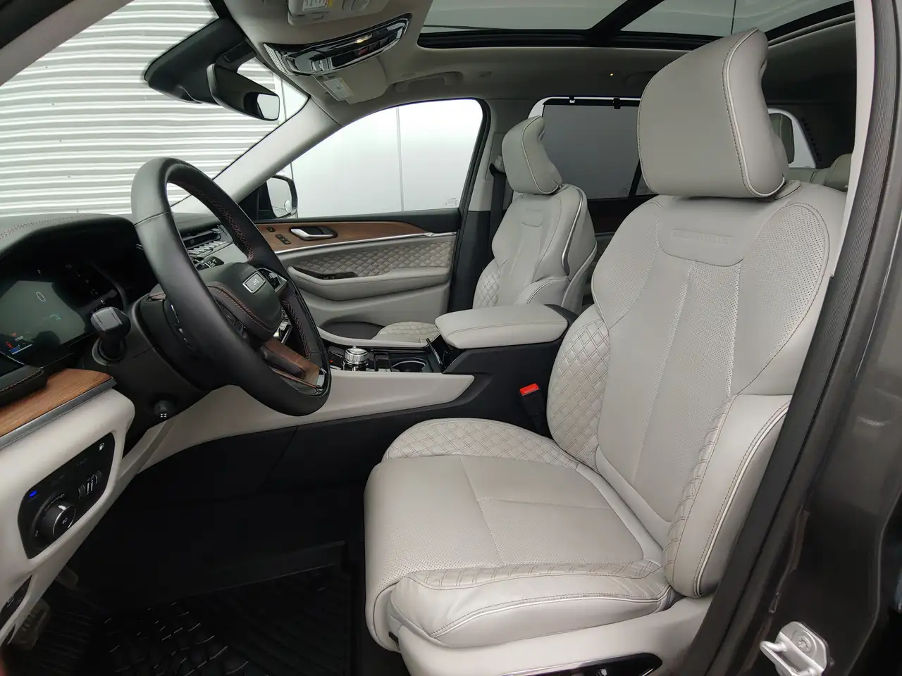 Jeep Grand Cherokee photo Jeep Grand Cherokee