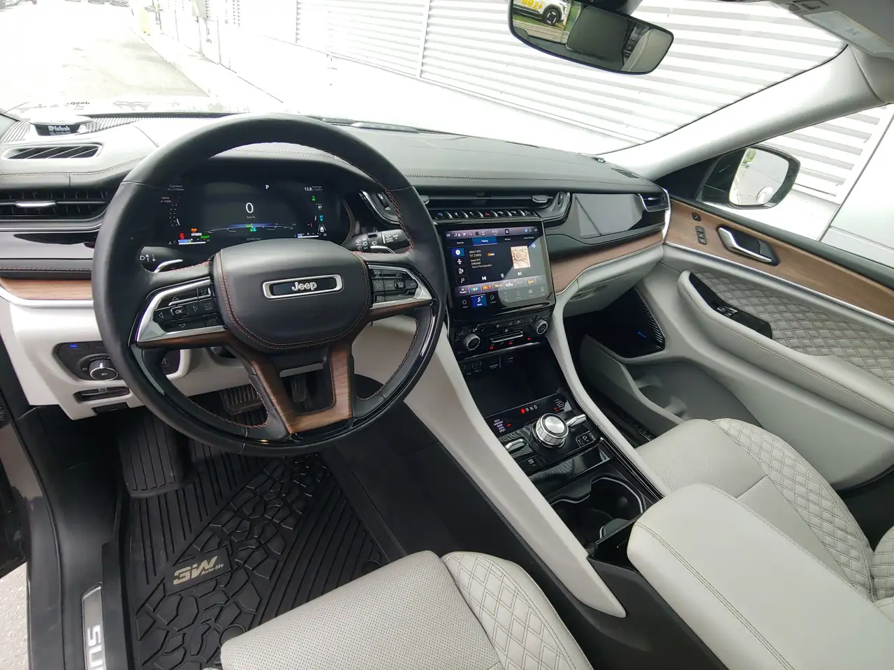 Jeep Grand Cherokee photo Jeep Grand Cherokee