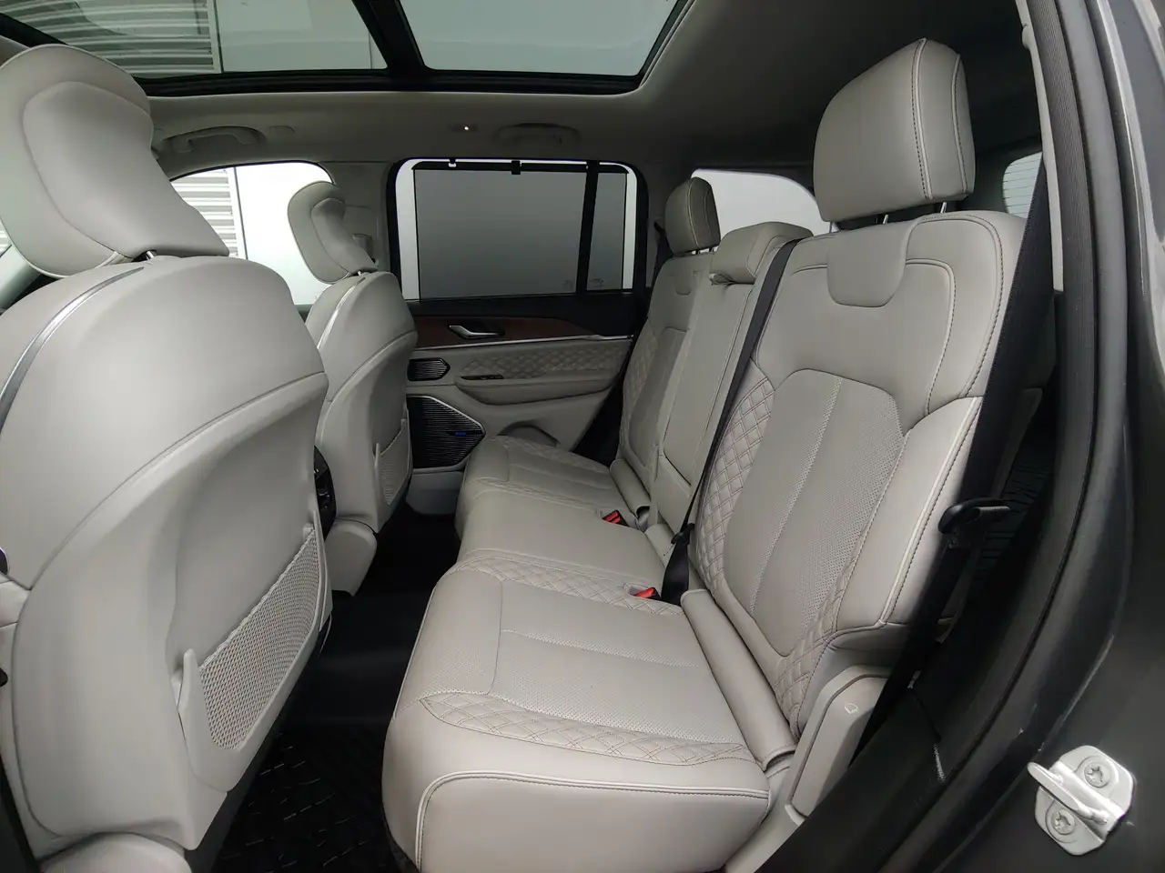 Jeep Grand Cherokee photo Jeep Grand Cherokee