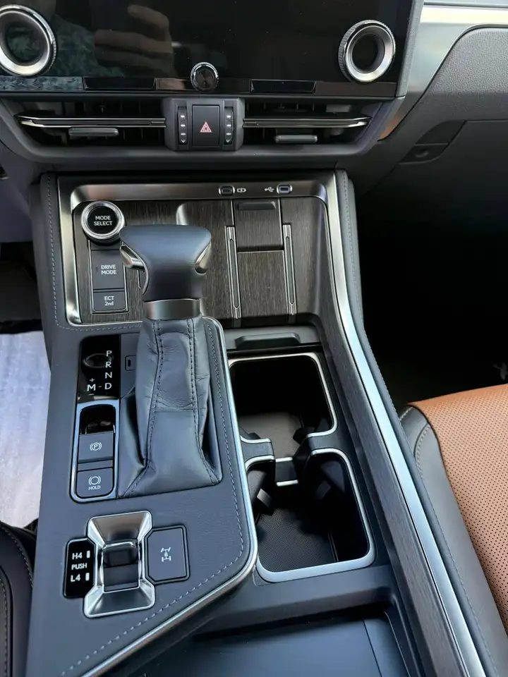 Lexus GX 550 снимка Lexus GX 550