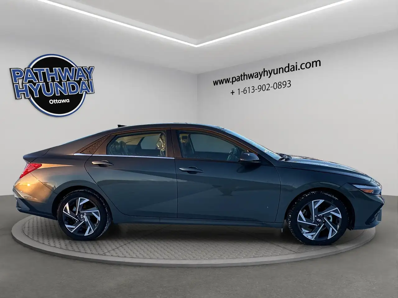 Hyundai ELANTRA photo Hyundai ELANTRA