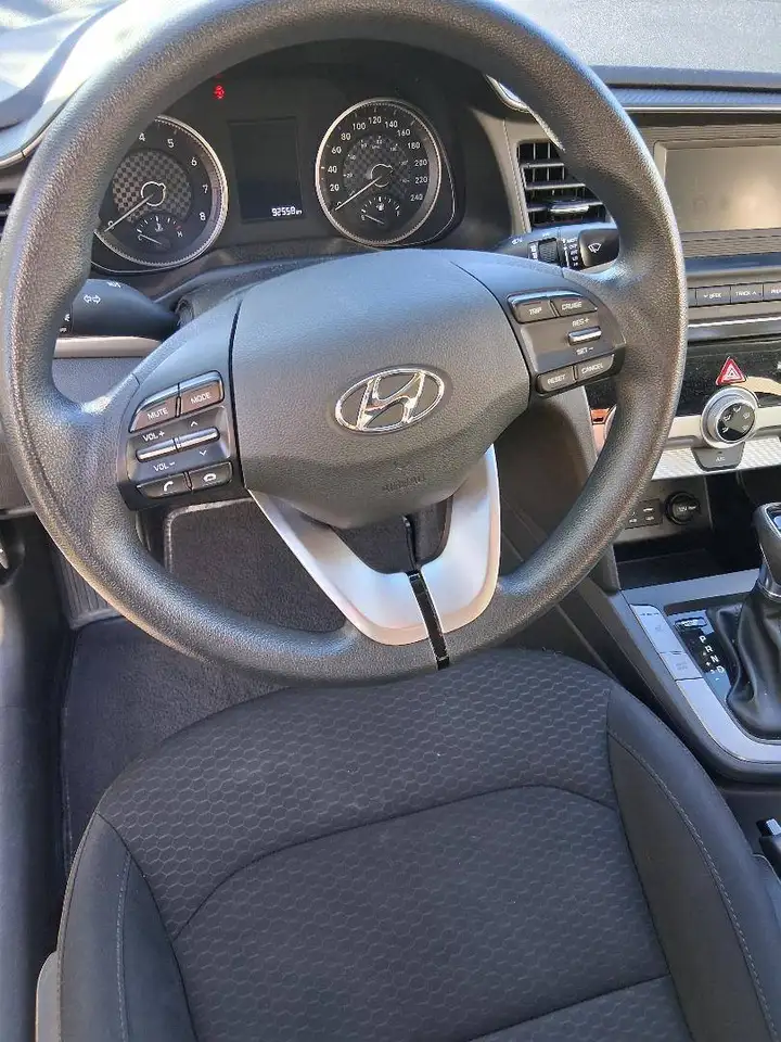 Hyundai ELANTRA снимка Hyundai ELANTRA
