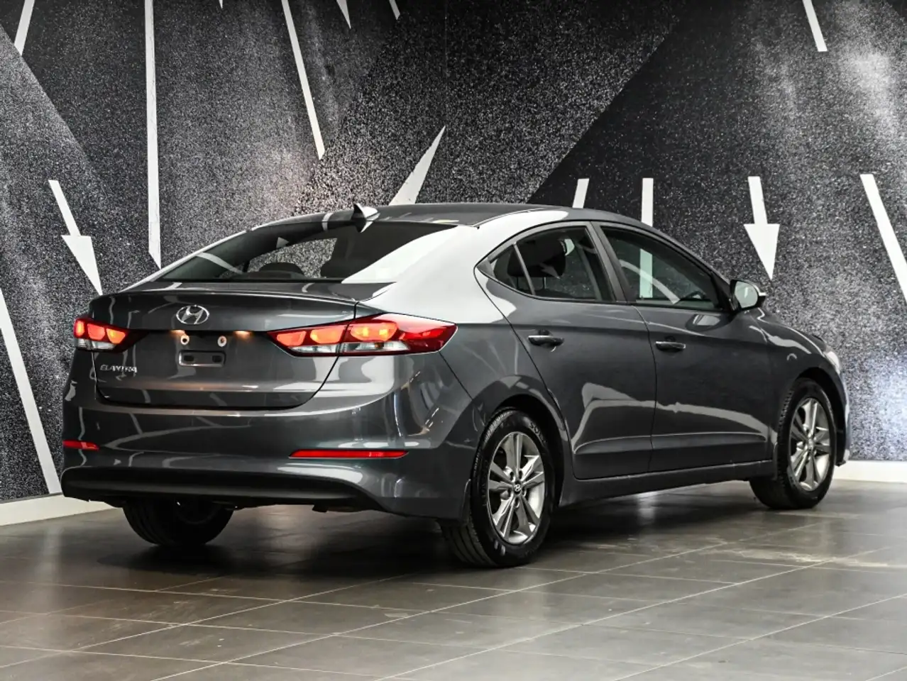 Hyundai ELANTRA fotografie Hyundai ELANTRA