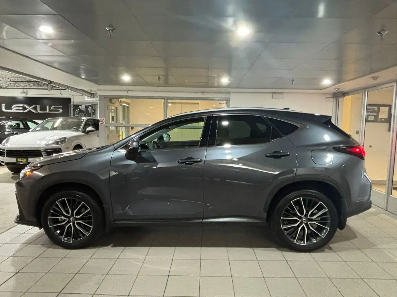 Lexus NX снимка Lexus NX