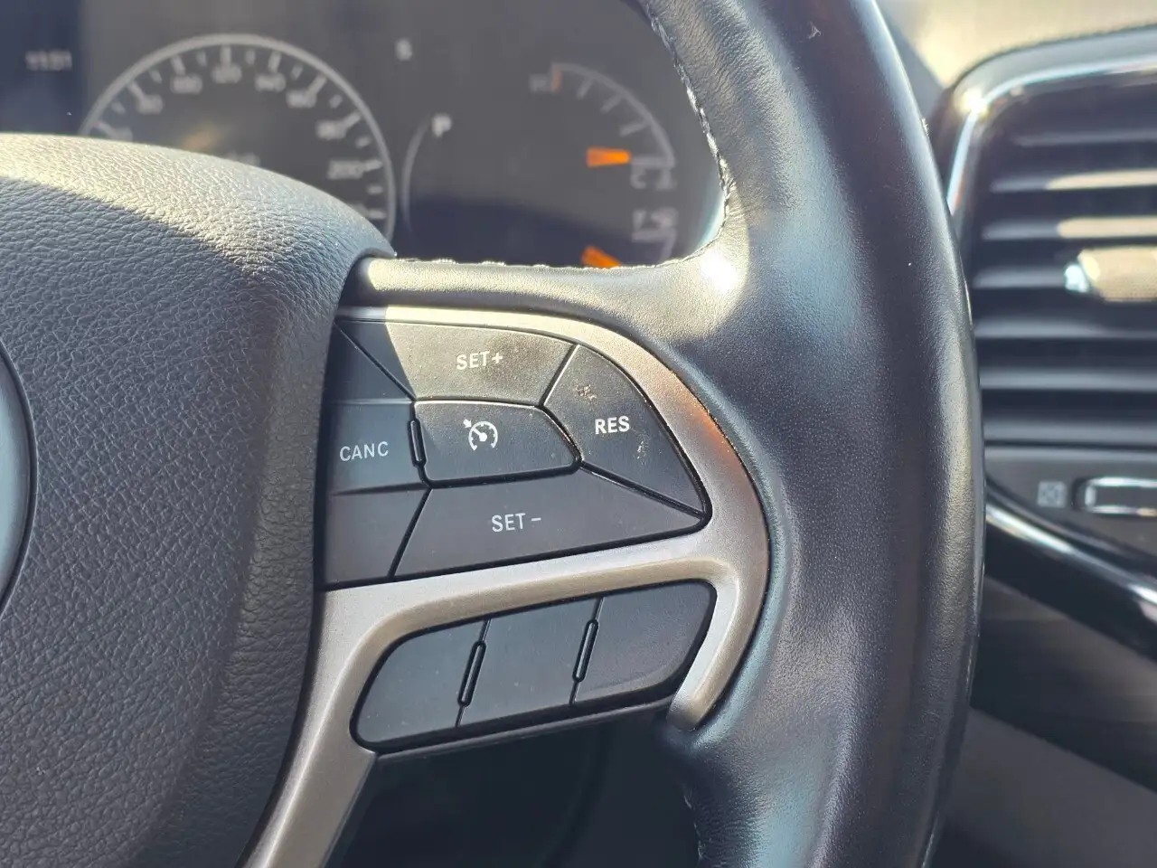 Jeep Grand Cherokee снимка Jeep Grand Cherokee