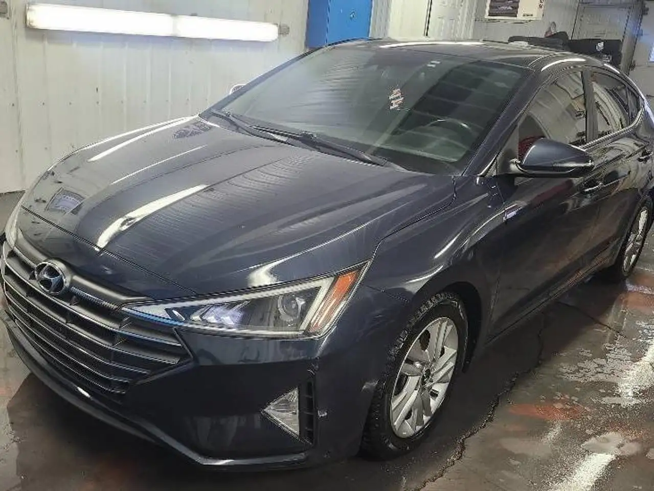 Hyundai ELANTRA снимка Hyundai ELANTRA