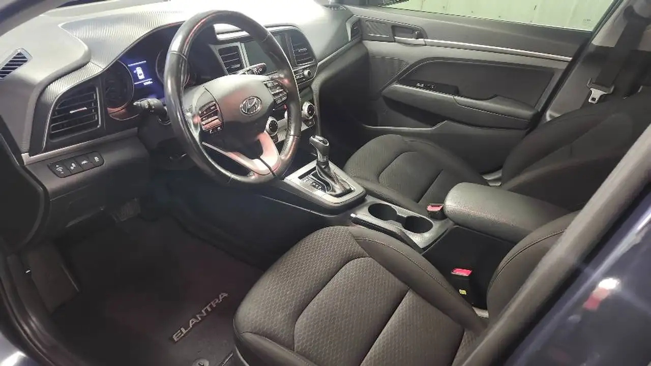 Hyundai ELANTRA снимка Hyundai ELANTRA