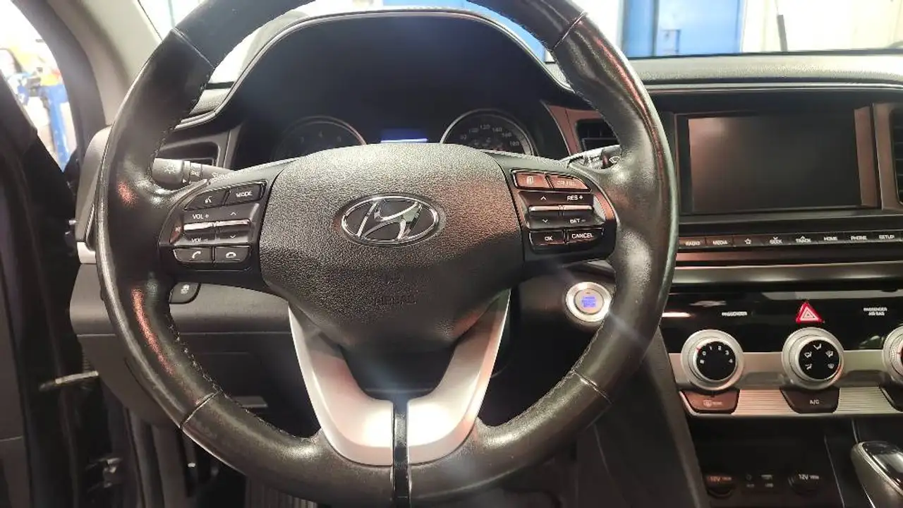 Hyundai ELANTRA снимка Hyundai ELANTRA