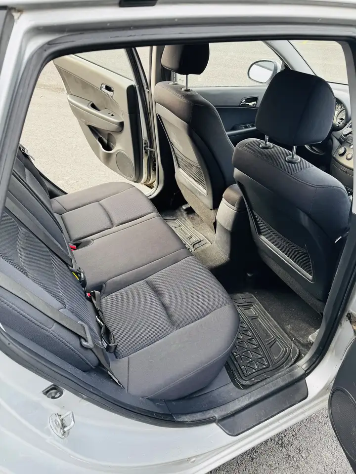 Hyundai ELANTRA photo Hyundai ELANTRA