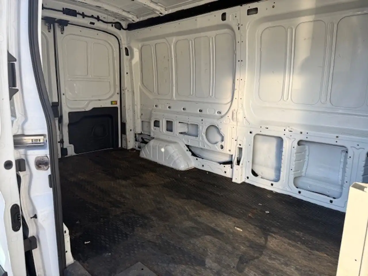 Ford Transit Cargo Van снимка Ford Transit Cargo Van