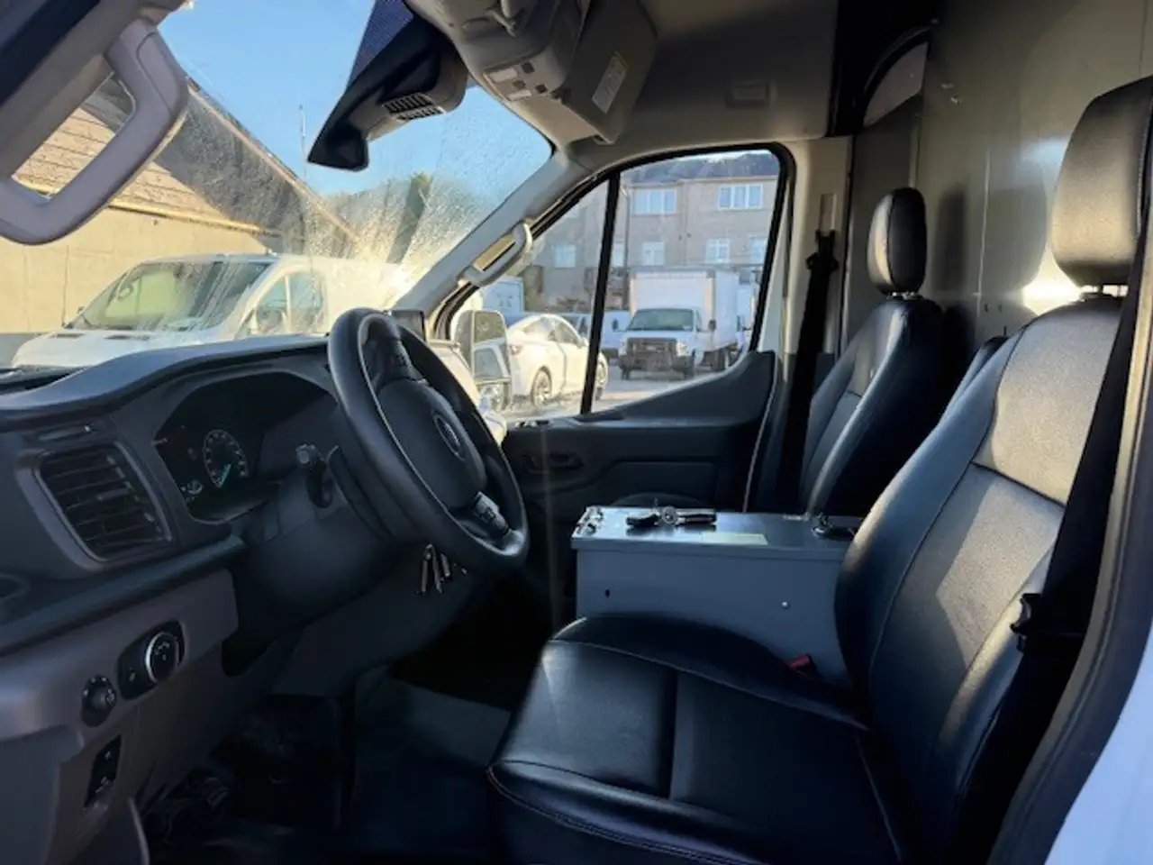 Ford Transit Cargo Van снимка Ford Transit Cargo Van