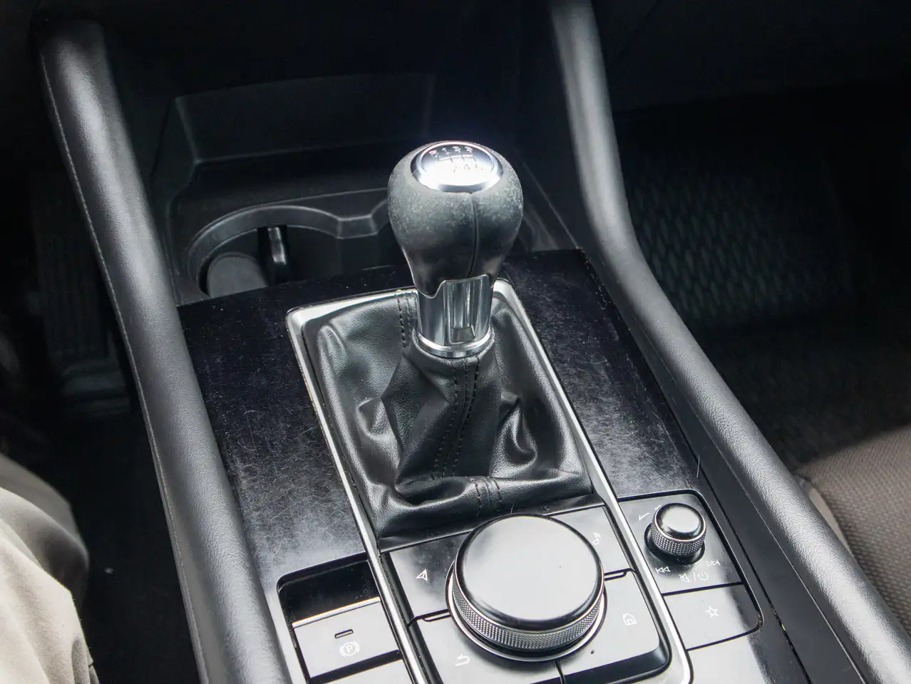 Mazda 3 снимка Mazda 3