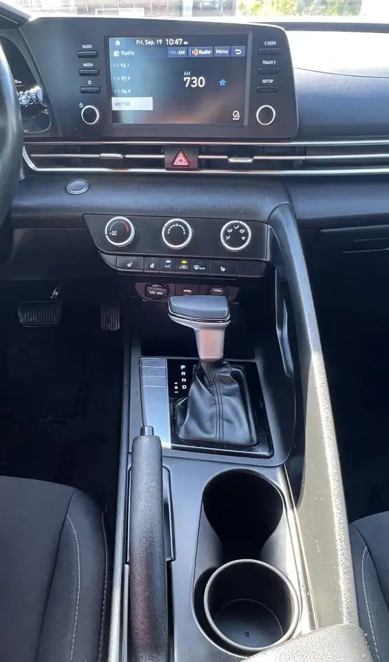 Hyundai ELANTRA fotografie Hyundai ELANTRA