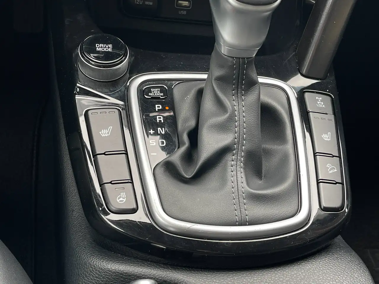 Kia Seltos снимка Kia Seltos
