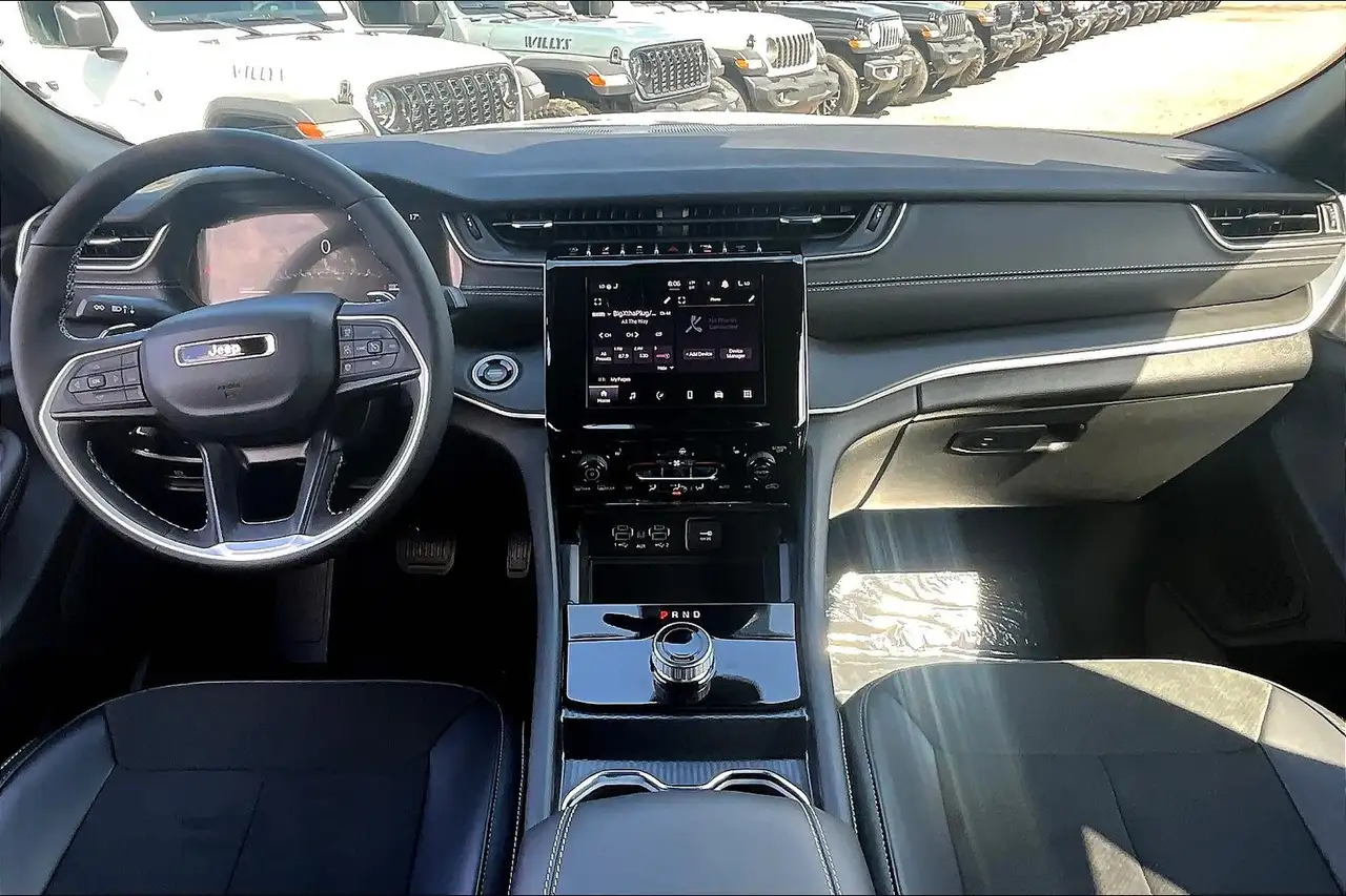 Jeep Grand Cherokee снимка Jeep Grand Cherokee