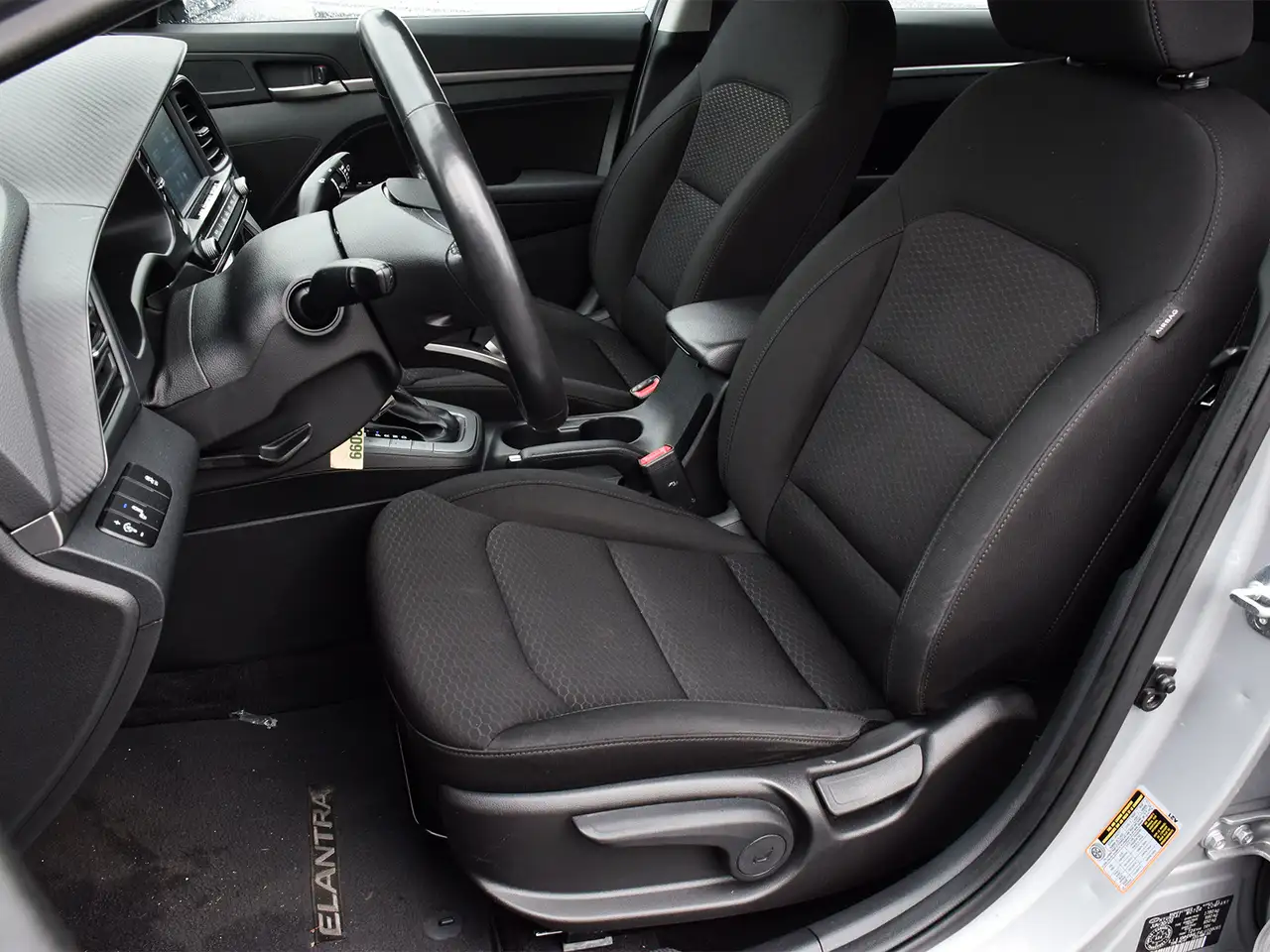 Hyundai ELANTRA photo Hyundai ELANTRA