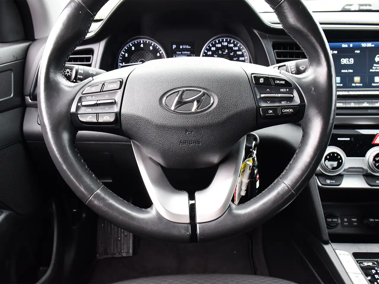 Hyundai ELANTRA photo Hyundai ELANTRA