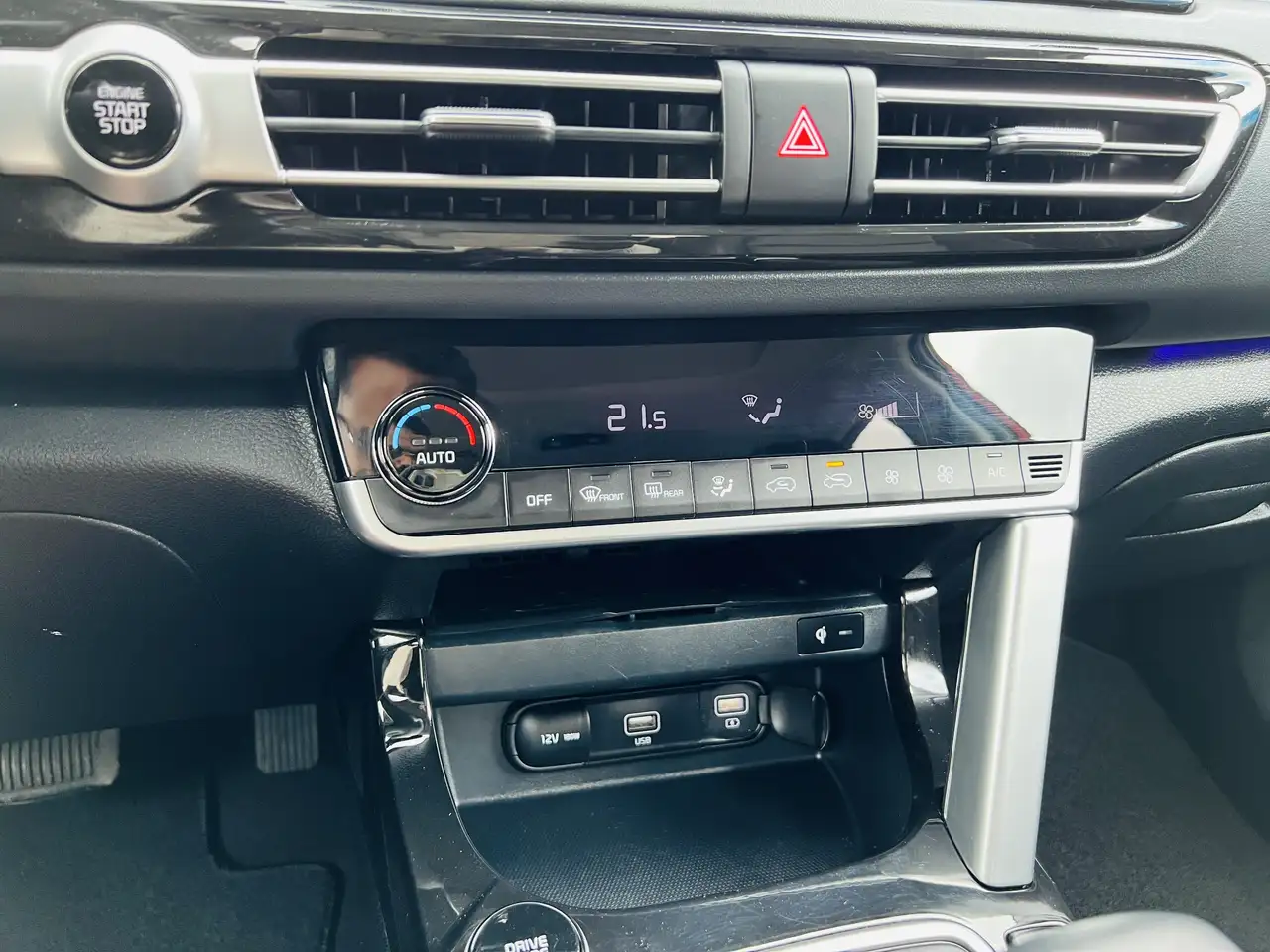 Kia Seltos снимка Kia Seltos